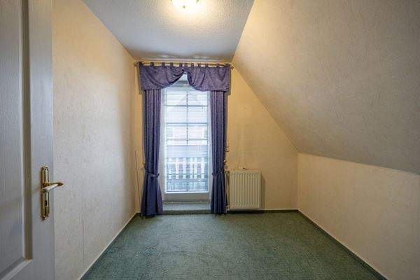 Ankleide/ Büro/ Gast