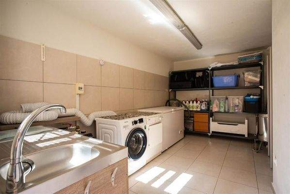 Kreta, Kolymvari: Villa mit Meer- und Bergblick und unabhängigem Apartment zu verkaufen