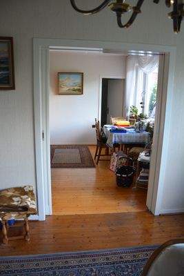 Blick vom Wohnzimmer in den Essbereich