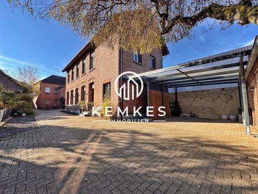 Objektansicht von der anderen Seite der Auffahrt