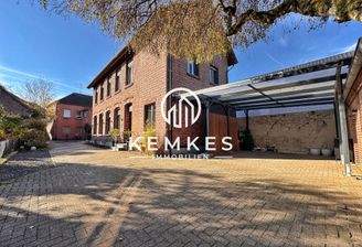 Objektansicht von der anderen Seite der Auffahrt