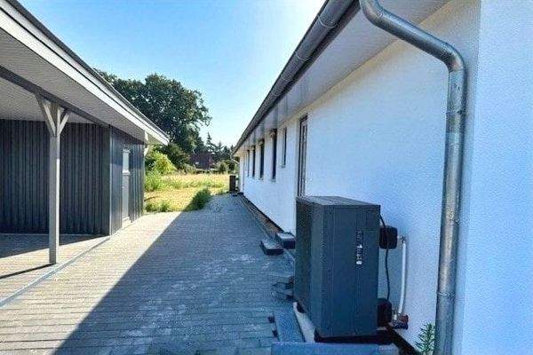 Eingangsbereich-Wärmepumpe+Carport