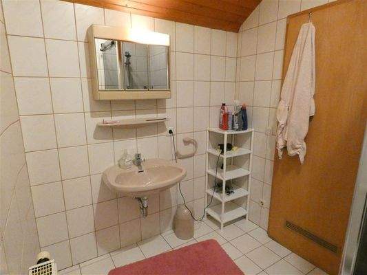 Bad mit Dusche Dachgeschoß