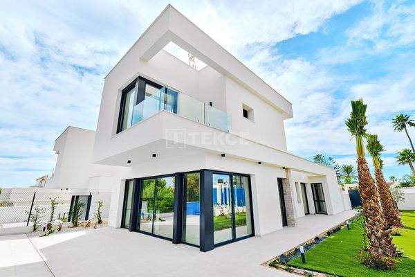 Modern Detached Villas with Pool and Parking in Monte Zenia