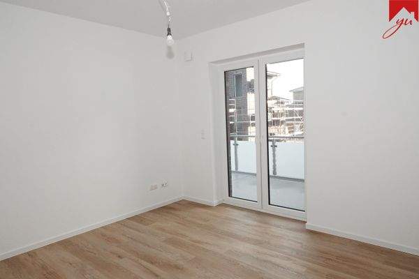 Schlafzimmer mit Zugang zum Balkon