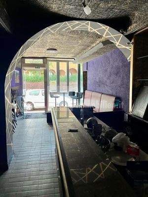 Bar-Bozen-Bolzano-Gewerbe-Lokal-lokale-commerciale-Zentrum-centro-Lounge-Keller-Cantina-Haslach-Aslago