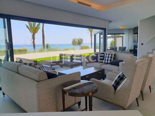 Elegant 3-Bedroom Townhouse with Communal Pool in Estepona