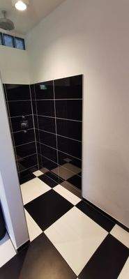 ... und ebenerdiger Dusche