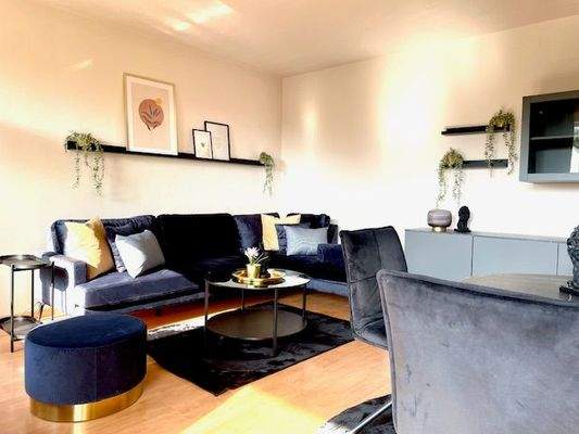 Blick vom Balkon ins Wohnzimmer