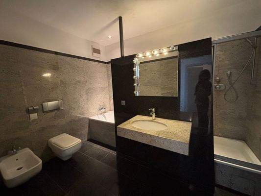 Ansicht 1 Badezimmer