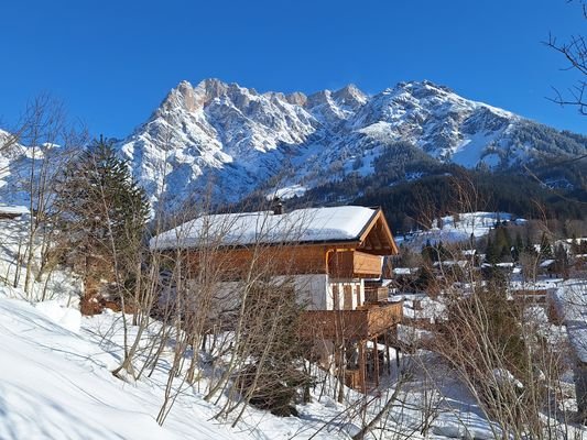 Südwestansicht  mit Blick zum markanten Hochkönig