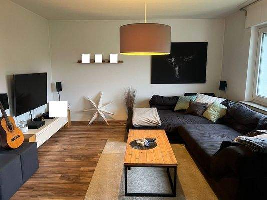 Geräumiges Wohnzimmer