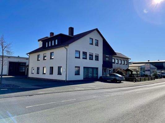 Wohnhaus und Hofansicht