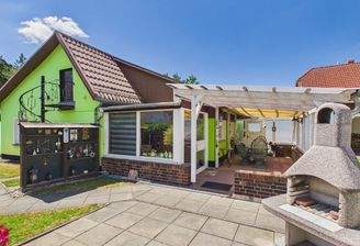 Grillplatz und überdachte Terrasse