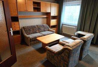 Hauptzimmer mit Sofa und integriertem Doppelbettfunktion