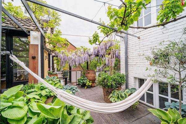 Balkon zwischen den Gebäuden