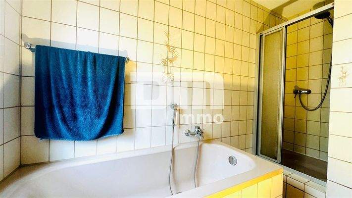 Badezimmer Wanne und Dusche