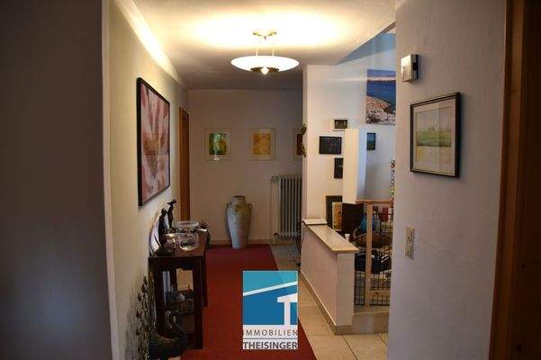 Diele mit Aufgang ins Dachgeschoß