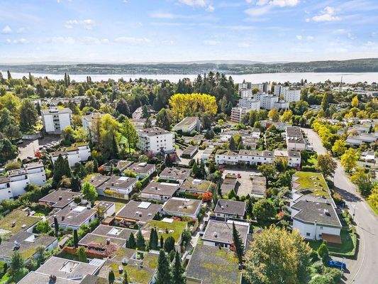 Luftbild - Stadt und See