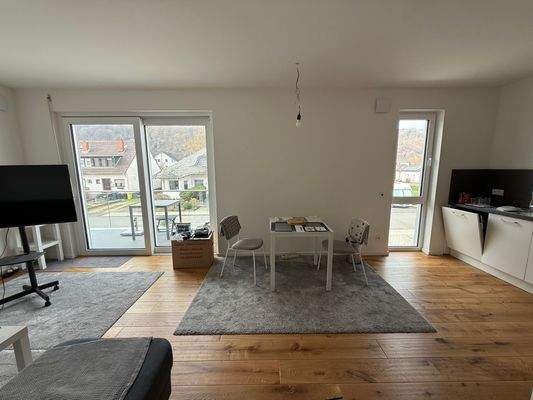 Gesamtperspektive Wohnen-Essen-offene Küche .jpeg