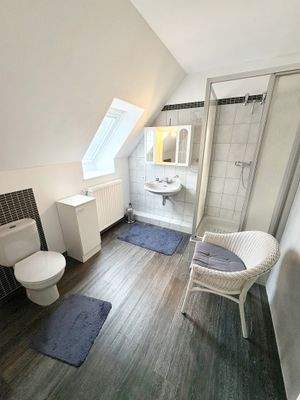 Das Duschbad im Obergeschoss