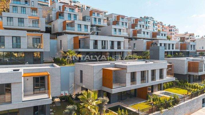 Luxe Detached Houses Within Walking Distance of the Sea in Alanya