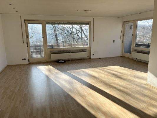 Wohnzimmer mit Balkon (Nebenhaus)