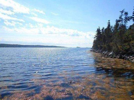 Blick über die Meeresbucht zum offenen Meer