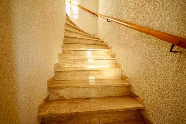 Treppe ins Obergeschoss