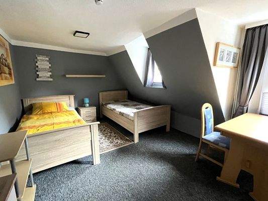  Wohnung II, DG-Zimmer 2