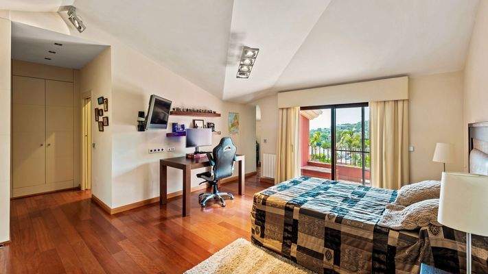 Photo: Villa in Nueva Andalucia