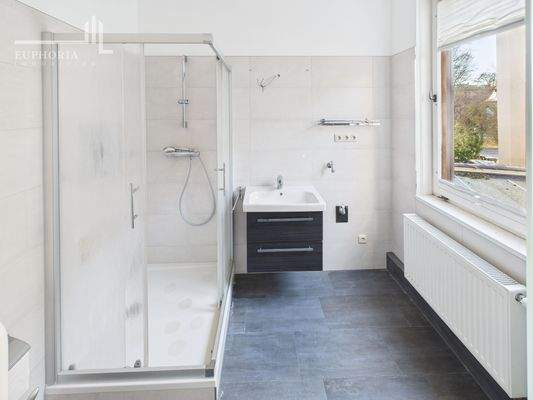 Vorderhaus_1.OG_Bad1