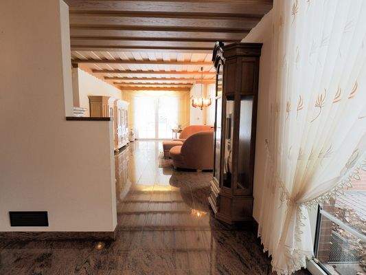 Offener Durchgang vom Ess- zum Wohnbereich