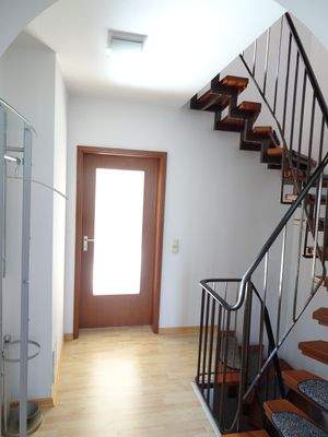 Eingang mit Treppenhaus.JPG