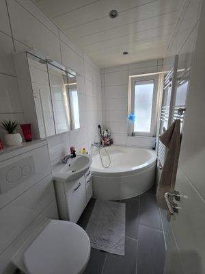 Badezimmer mit Wanne MFH