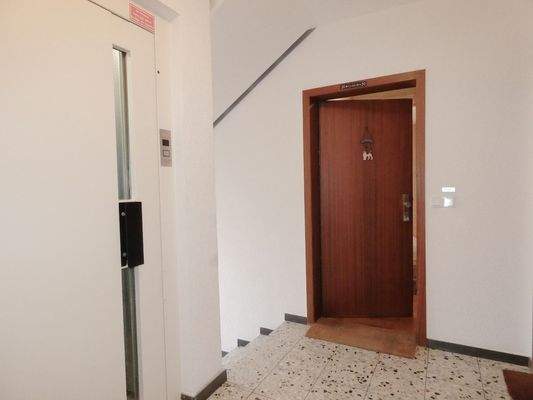 Wohnungseingang - Aufzug