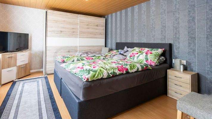 EG: großes Schlafzimmer