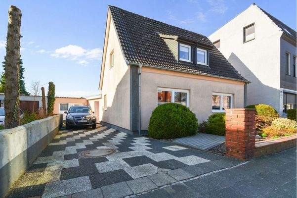 Einfamilienhaus mit ungeahntem Anbau und wundervol