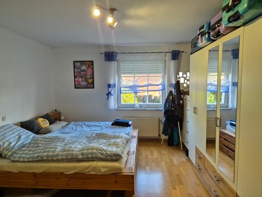 Schlafzimmer EG.jpg