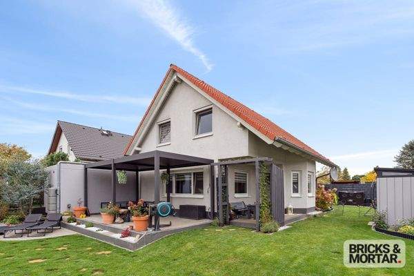 Südseite mit Terrasse 