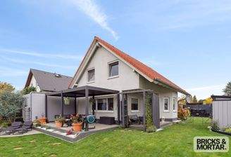 Südseite mit Terrasse 