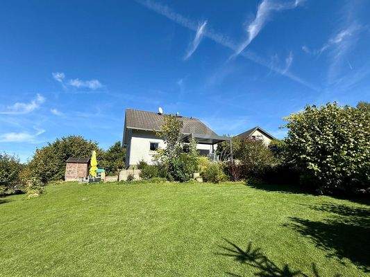 Großzügiger Garten