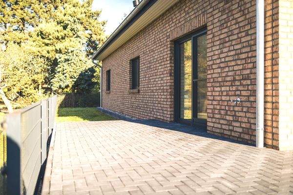 Hausansicht/ Seitenansicht