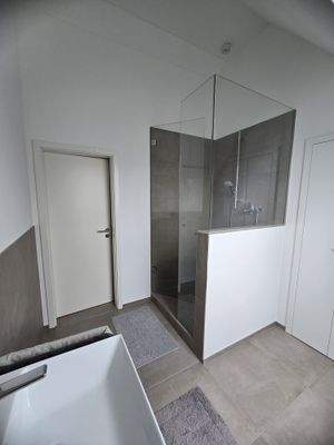 Bad im Spitzboden 2.JPG