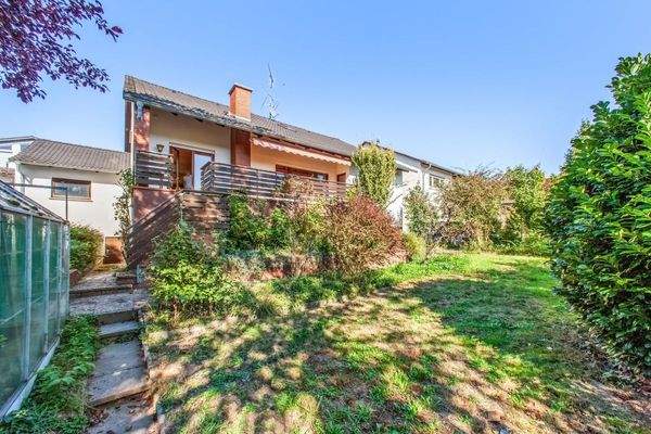 Außenansicht mit Garten