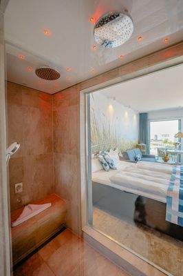 Dampfsauna mit 2 Regenduschen