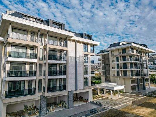 Properties with Beautiful Views 350 m from the Sea in Alanya