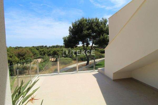 Apartments with Golf Course Views in Pilar de la Horadada