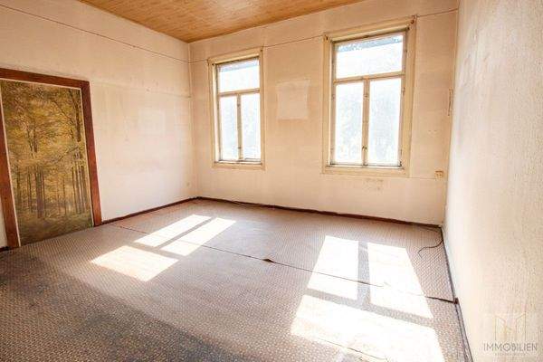 Rechter Eingang - Wohnung OG Zimmer 2