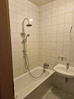 Bad mit Wanne/Dusche